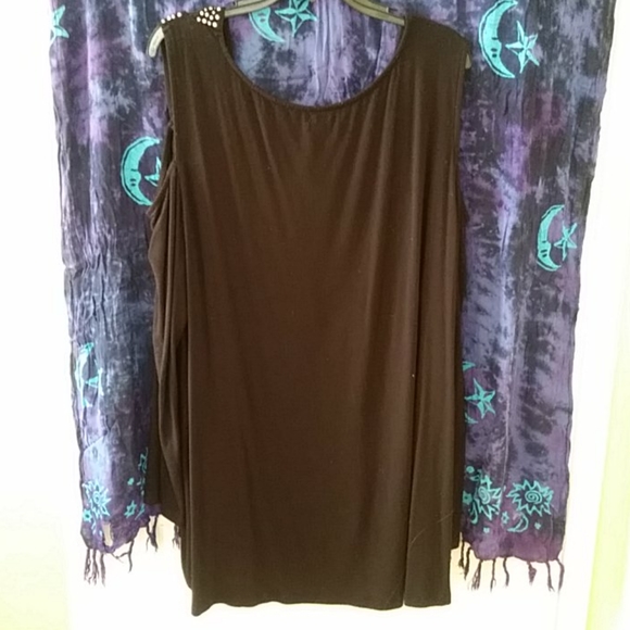 Lia Lee plus size cold shoulder top - Picture 4 of 4